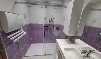 Rénovation d'une salle de bain pour personne à mobilité réduite (PMR) à Saint Jean Pla de Corts.